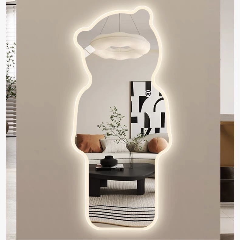 guong-toan-than-decor-hinh-chu-gau-led-cam-ung-cach-tran-vien